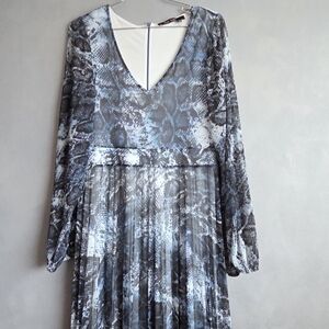 MARC AUREL NWOT, BLUE, WHITE LONG SLEEVE REPTILE PRINT DRESS SIZE 36